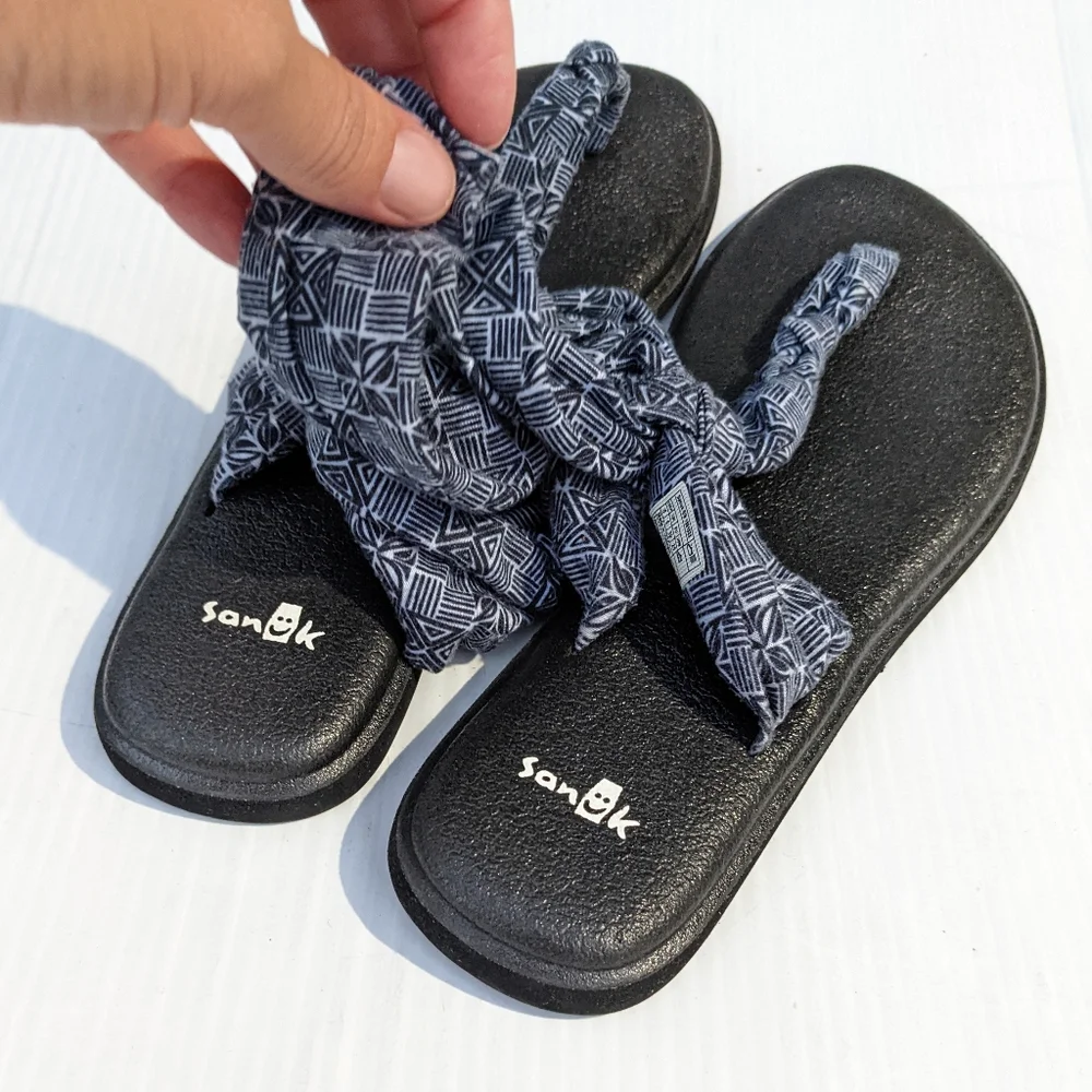 SANUK women's navy blue slingback yoga sandals